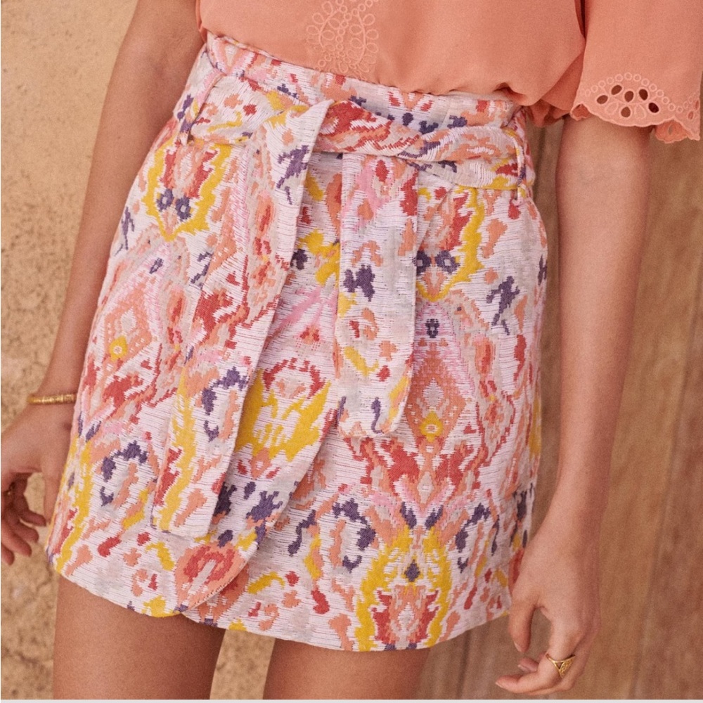 NWOT Sézane Leandra Skirt Size 38 FR. Comes with belt